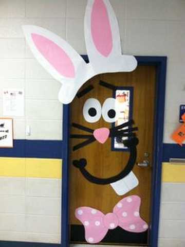 Pâques décoration de porte de classe lapin sur porte de couleur - Ma Folie Des Fêtes