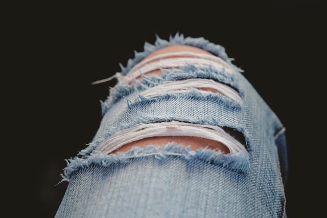 Costume de ZOMBIE - jeans déchiré - Ma Folie Des Fêtes